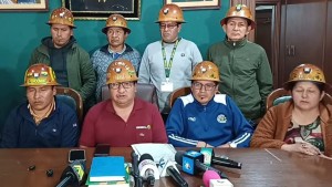 Gobierno cede a demandas de Fencomin: impulsar ley para agilizar contratos y restituir certificado de compatibilidad