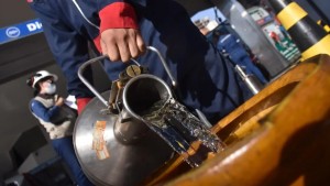 Laboratorio de la UMSA detecta niveles críticos de goma en muestras recientes de gasolina