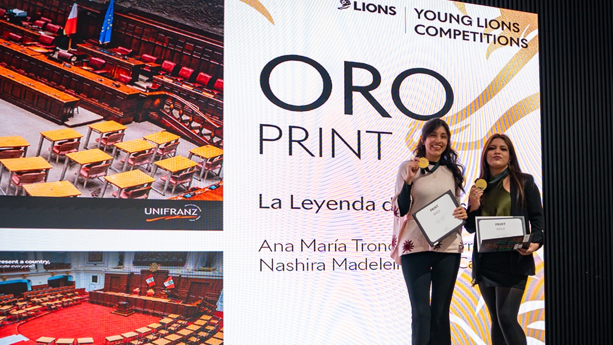 Ana María Troncoso Aguirre y Nashira Madeleine Ríos Cadima, ganadoras de la Medalla de Oro en la primera edición de Young Lions Bolivia.  Foto: Unifranz
