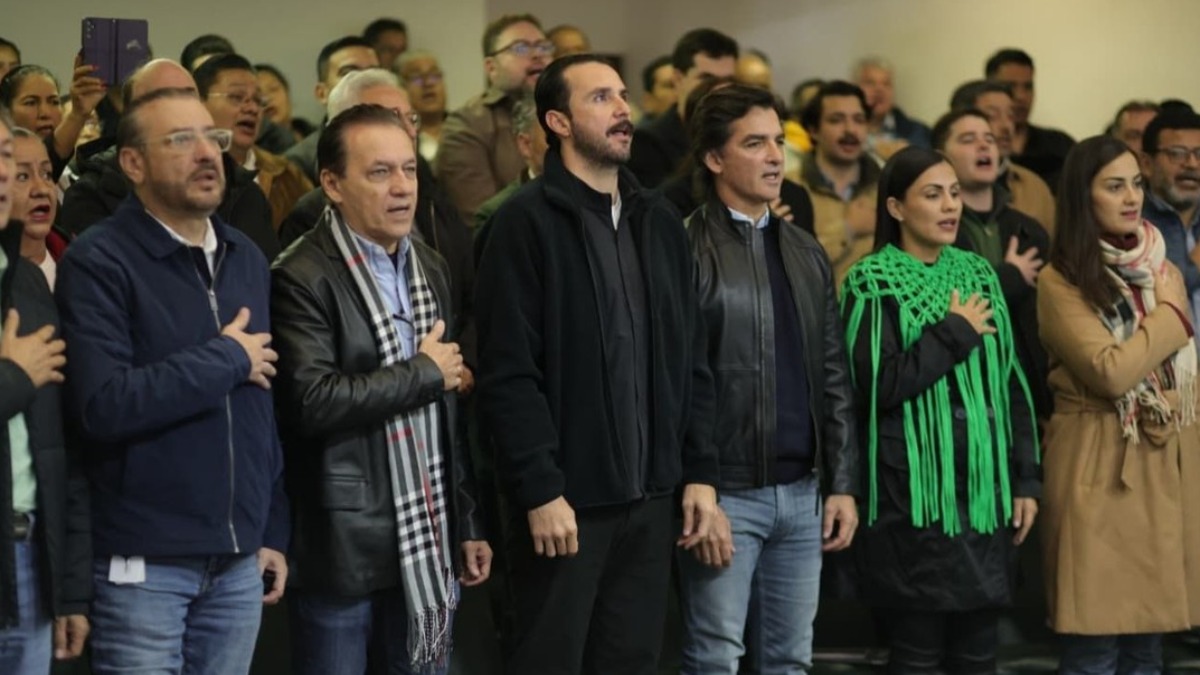 Autoridades y representantes cruceños coincidieron en exigir el levantamiento de bloqueos y la defensa de la estabilidad democrática. Foto: CpSC