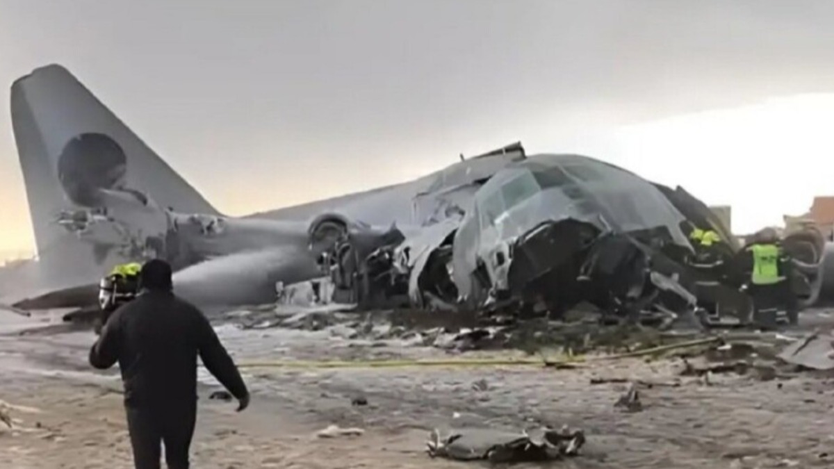 El avión quedó destrozado. Foto: Captura