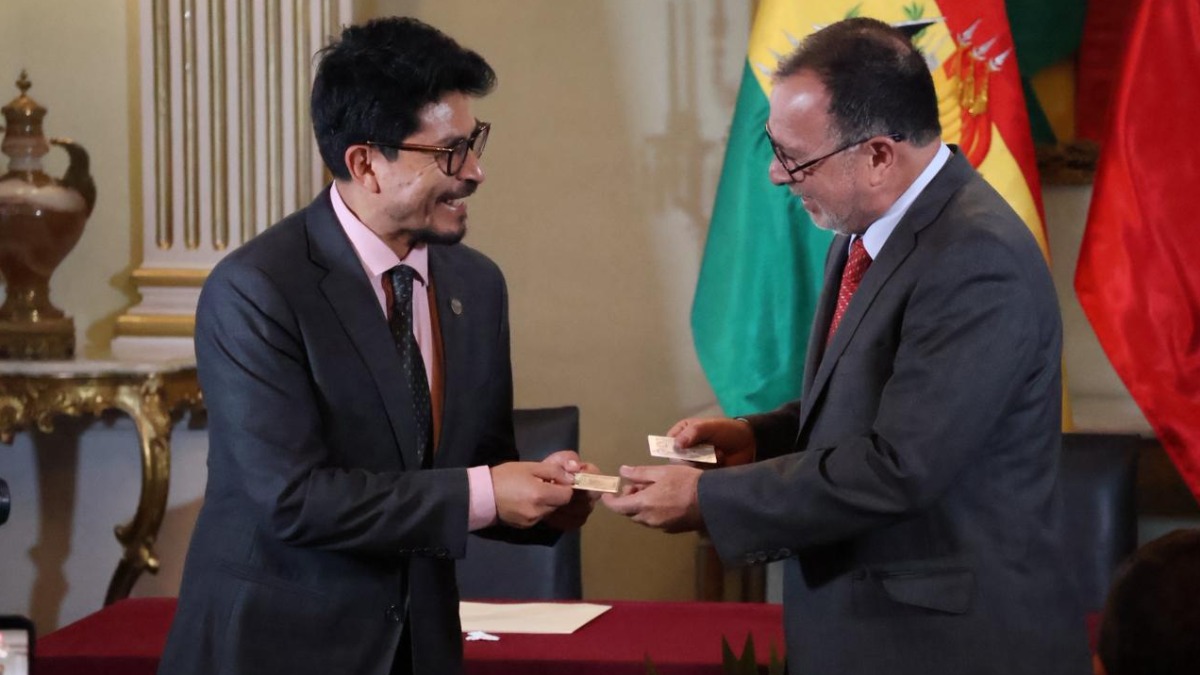 El canciller de Bolivia, Fernando Aramayo y el cónsul de Chile en Bolivia, Fernando Velasco. Foto: Min. Gobierno