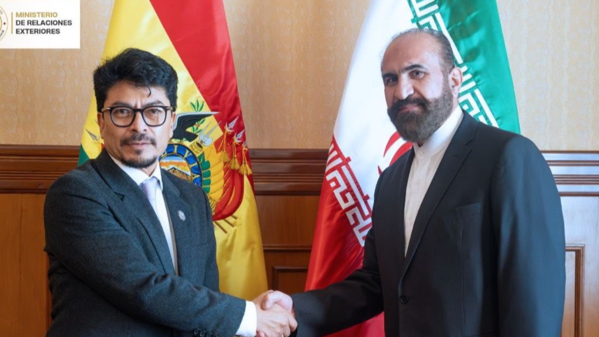 El canciller Fernando Aramayo con el embajador de Irán en La Paz, Bahram Shahabeddin.