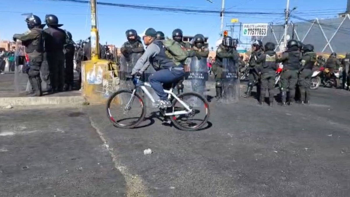 El contingente militar desbloqueó varios sectores en Río Seco. Foto: ANF