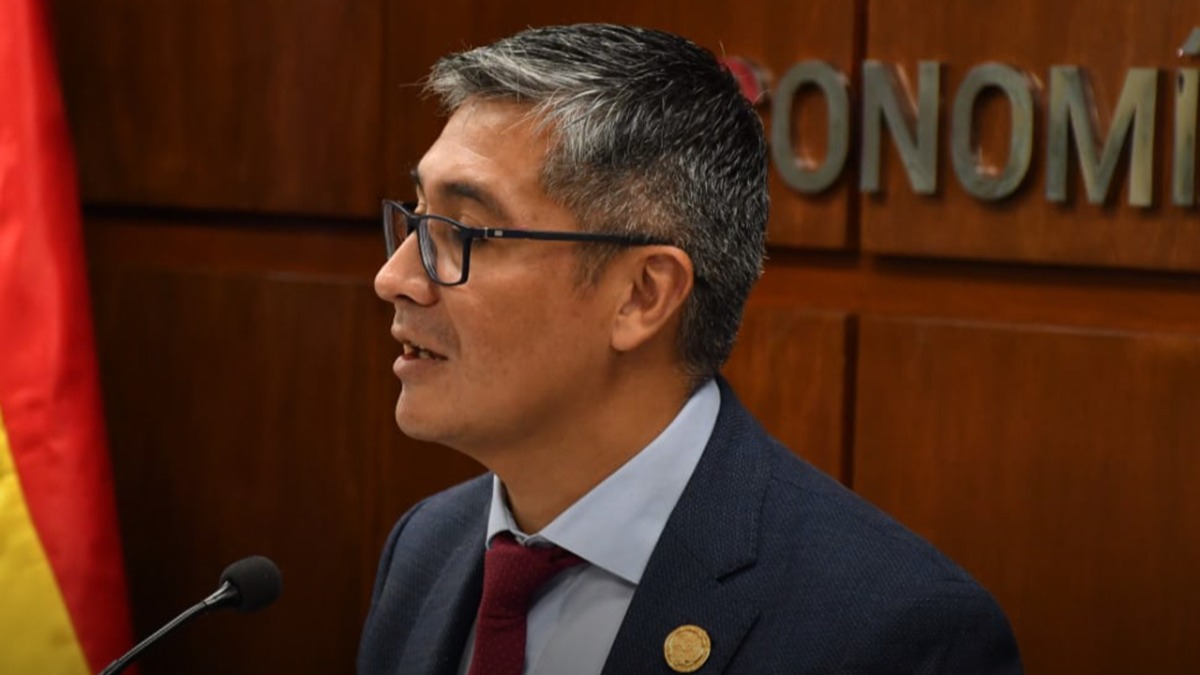 El ministro de Economía y Finanzas, José Gabriel Espinoza.