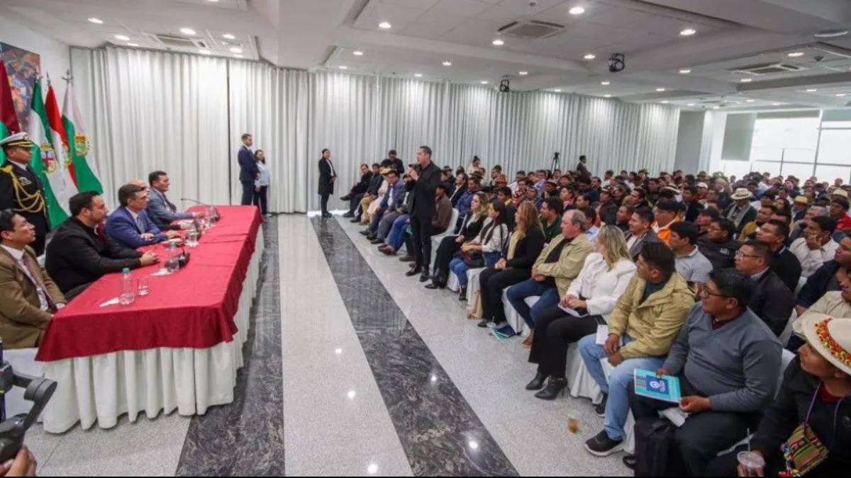 En abril, el jefe de Estado se reunió con los alcaldes electos. Foto: Presidencia
