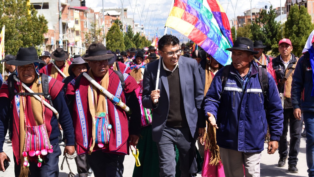 Foto: senador Nilton Condori