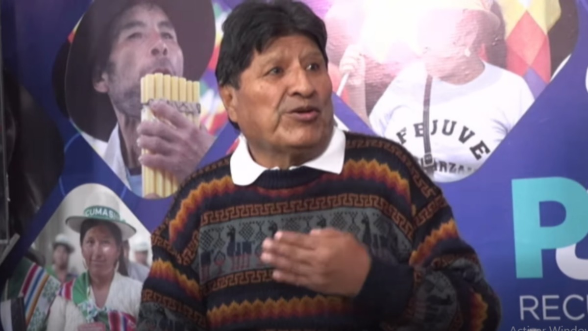 Evo Morales en su tradicional programa de radio. Foto: Captura de video