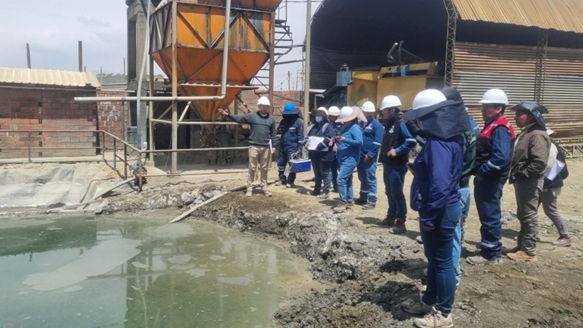 Inspección en una planta minera en Viacha. Fotografía Internet.