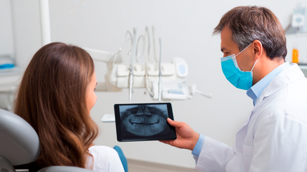 La iniciativa será desarrollada en coordinación con el Colegio de Odontólogos, la Sociedad de Cirugía Bucal y Maxilofacial y Odontec.  Foto: Unifranz