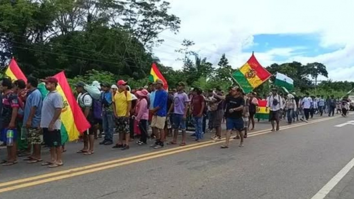 La marcha indígena - campesina en plena marcha. Foto: RRSS