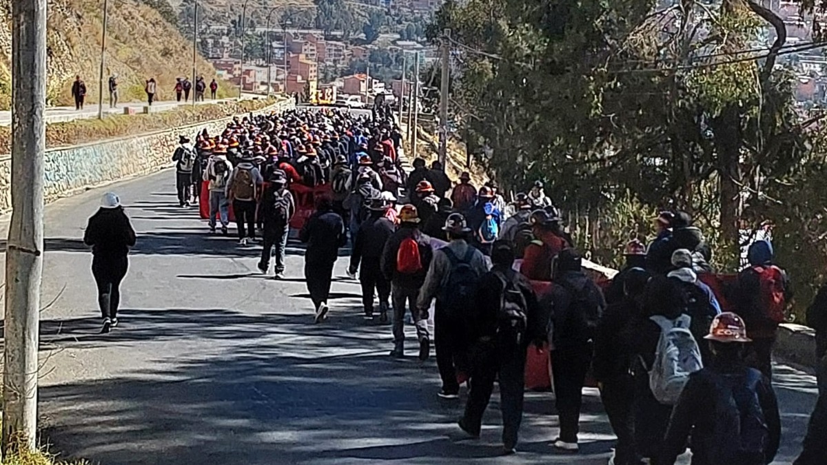 La movilización partió desde la Ceja de El Alto y se dirige al centro de La Paz . Foto: ANF