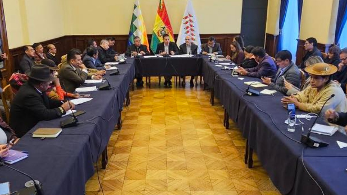 La primera reunión de la Comisión de Diálogo impulsada por la Vicepresidencia. Foto: Vicepresidencia del Estado