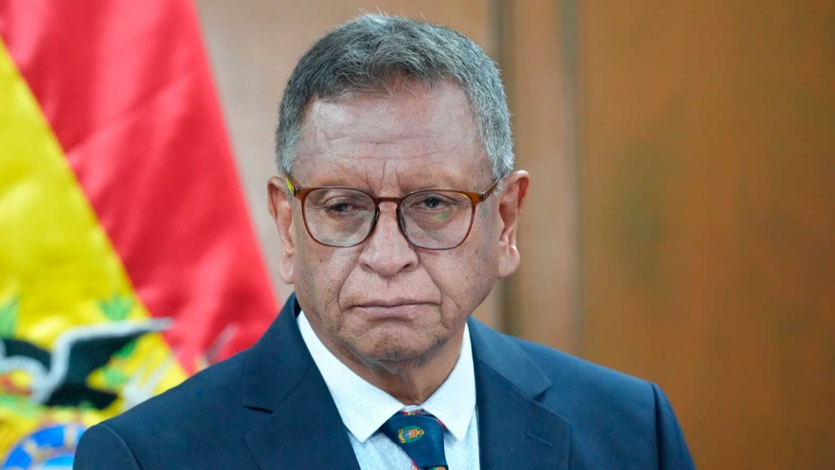 Ministro Oviedo pide reprogramar interpelación sobre el escándalo de las "32 maletas" - ANF Agencia de Noticias Fides Bolivia