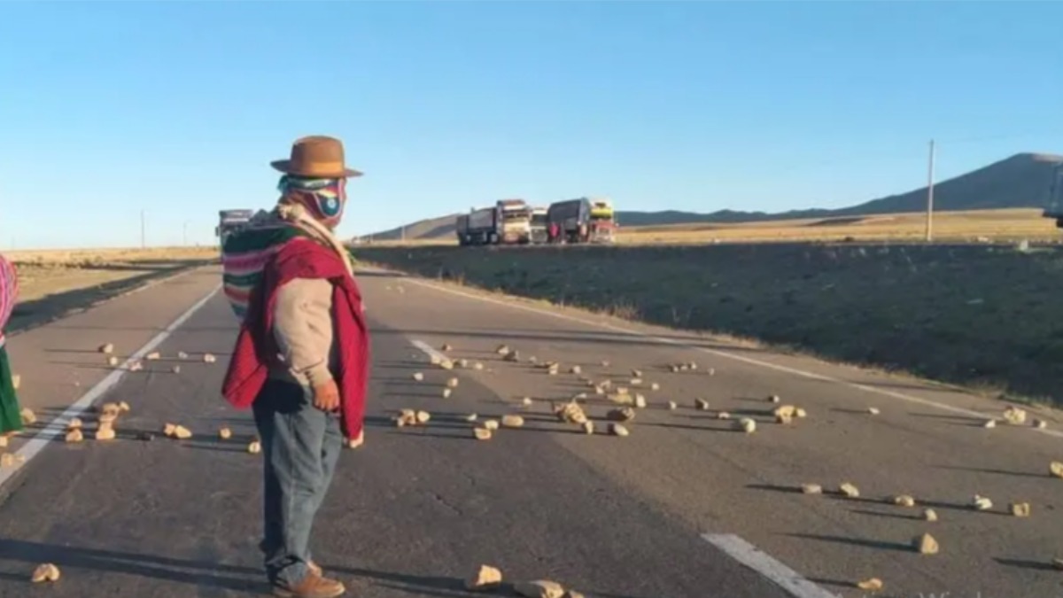 Punto de bloqueo en Achacachi. Foto: RRSS