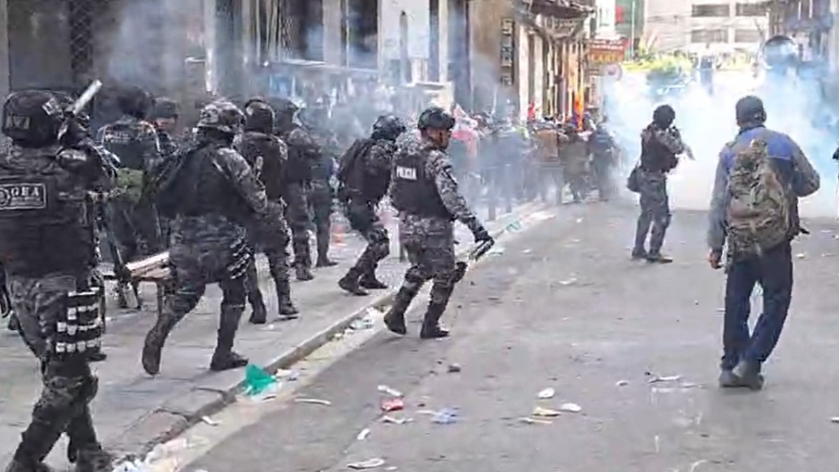 Representantes de esposas de policías expresaron preocupación por la seguridad de los efectivos. Foto: Captura de video