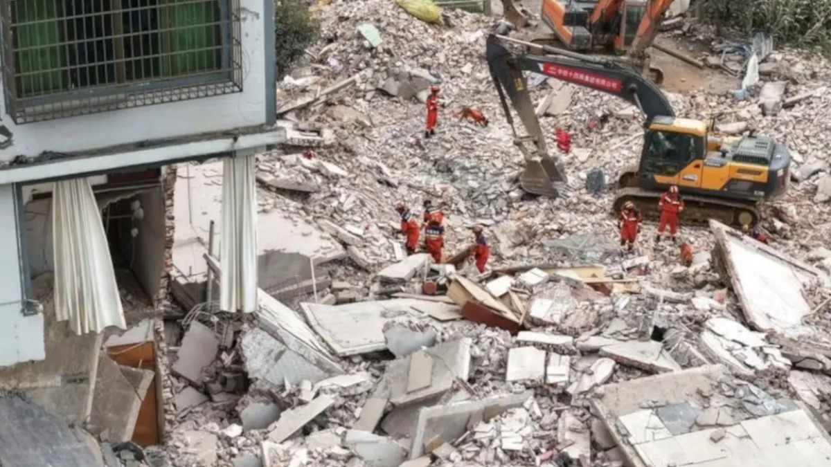 Restos de un inmueble destruido por el sismo.