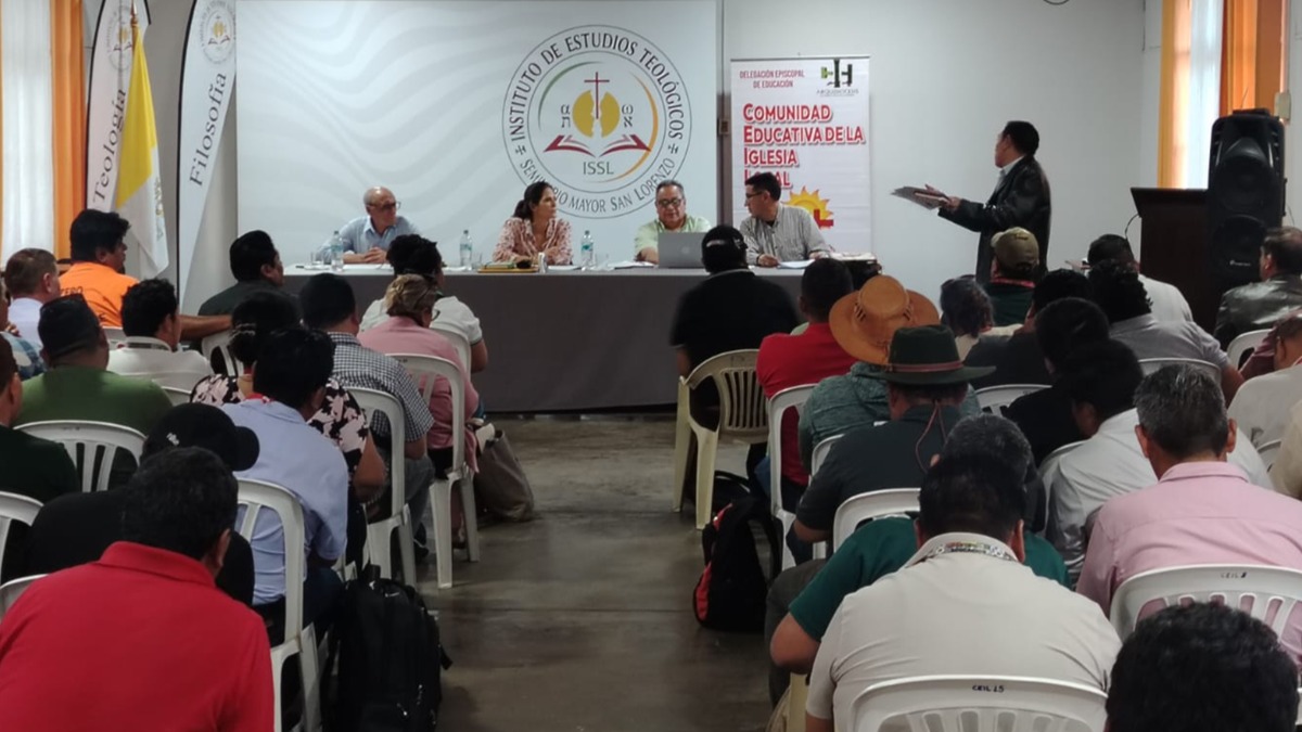 Reunión entre el Ministerio de Educación y la dirigencia del magisterio rural. Foto: Educación