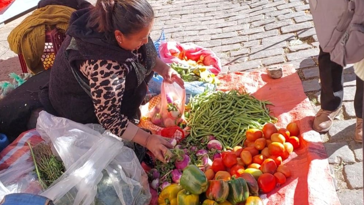 Una de las vendedoras de verduras. Foto: ANF