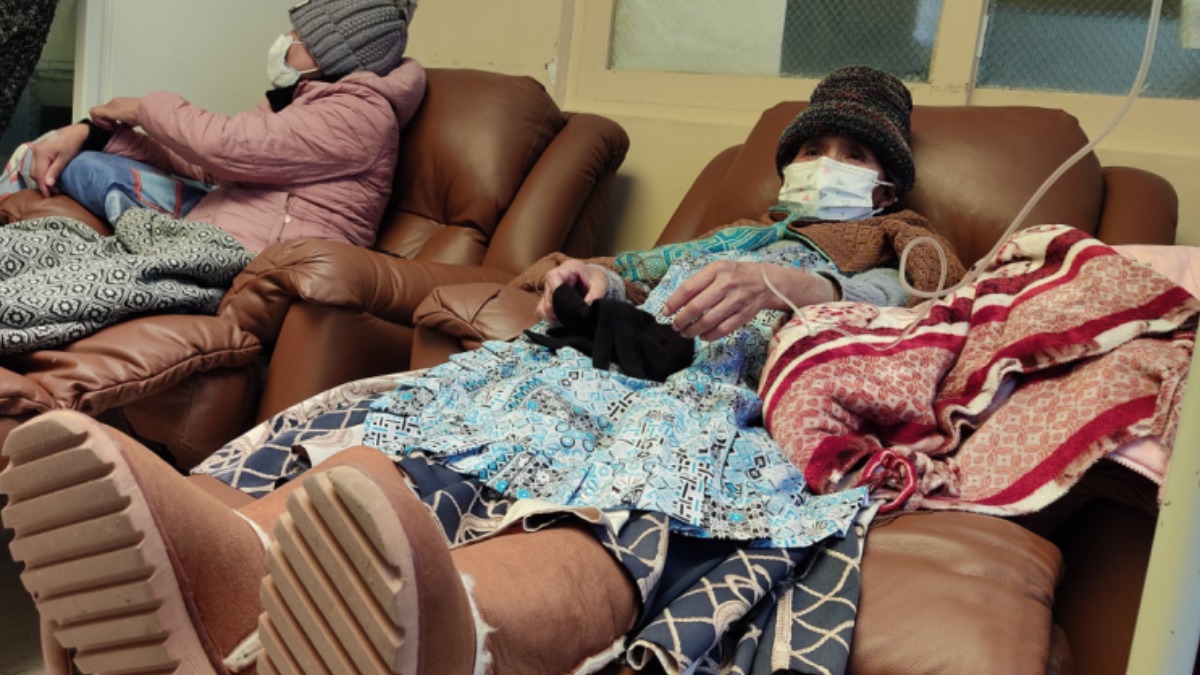 Una paciente con cáncer recibe quimioterapia en el Hospital de Clínicas. Foto: ANF