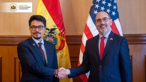 El canciller de Bolivia, Fernando Aramayo, y el nuevo Encargado de Negocios de EE.UU.,Erick Martini.
