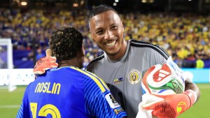 Eloy Room, el arquero de Curazao fue figura en el empate ante Ecuador. Foto: FIFA