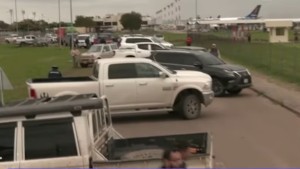 La protesta se instaló en el ingreso al sector de carga del aeropuerto internacional Viru Viru. Foto: Captura de video