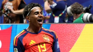 Lamile Yamal celebra uno de los goles de España.  Foto: FIFA