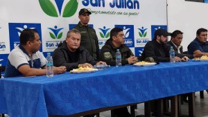 Reunión entre autoridades departamentales y sectores sociales de San Julián. Foto: Cortesía