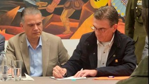 Rodrigo Paz firma la Ley de Estados de Excepción. Foto: Min de Obras