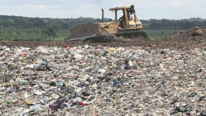 Un botadero de basura en Santa Cruz. Foto: El Deber