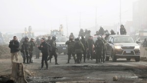 Un contingente policial intentó despejar la carretera La Paz - Oruro. Foto: Internet