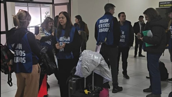 Activistas y políticos argentinos fueron expulsados del país.