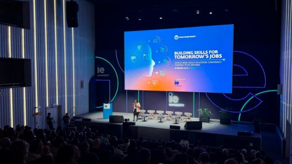 Durante las sesiones se destacó que la automatización y la inteligencia artificial modificarán numerosas ocupaciones.   Foto: Unifranz