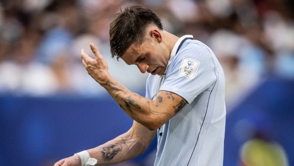 En un vibrante partido, el seleccionado uruguayo intentó llevarse la victoria ante una férrea defensa de Arabia Saudita.
