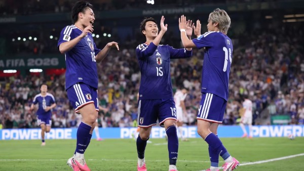 Los jugadores de Japón celebran uno de los goles de su victoria ante Túnez.  Foto: FIFA
