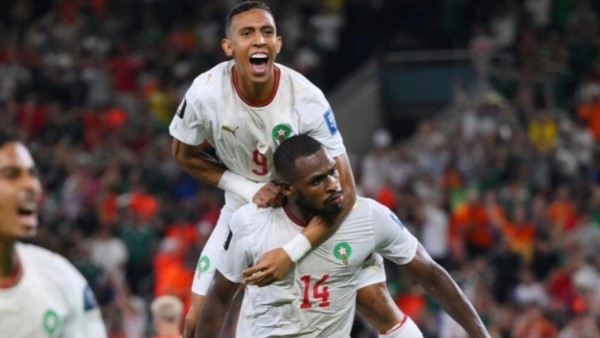 Los marroquíes celebran uno de los goles para su selección.  Foto: FIFA