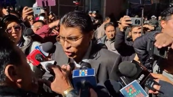 Nilton Condori el momento en el que es empujado. Foto: captura