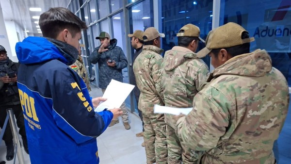 Retorno de cinco militares bolivianos. Foto: Ministerio de Defensa
