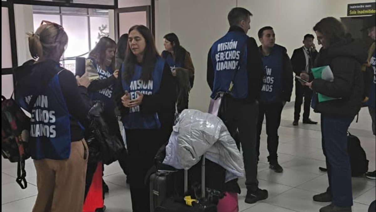 Activistas y políticos argentinos fueron expulsados del país.