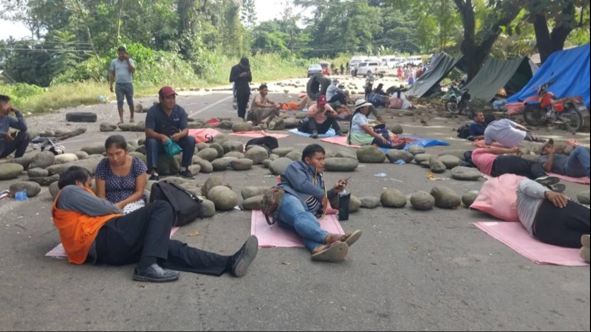 Afines al expresidente Evo Morales en un punto de bloqueo en Villa Tunari, Cochabamba. Foto: RKC