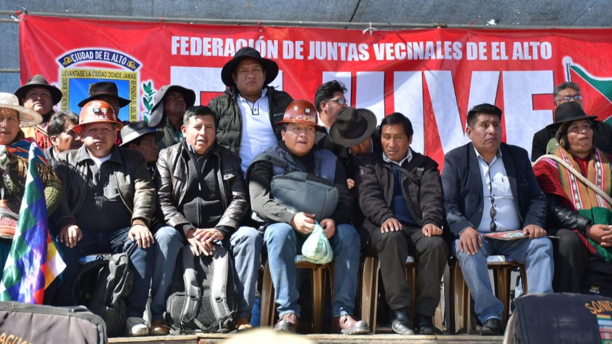 El dirigente de la COB, Mario Argollo,  participó en el cabildo. Foto: RRSS