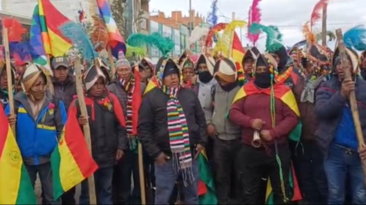 Comunarios que llegaron de Norte Potosí. Foto: captura ANF