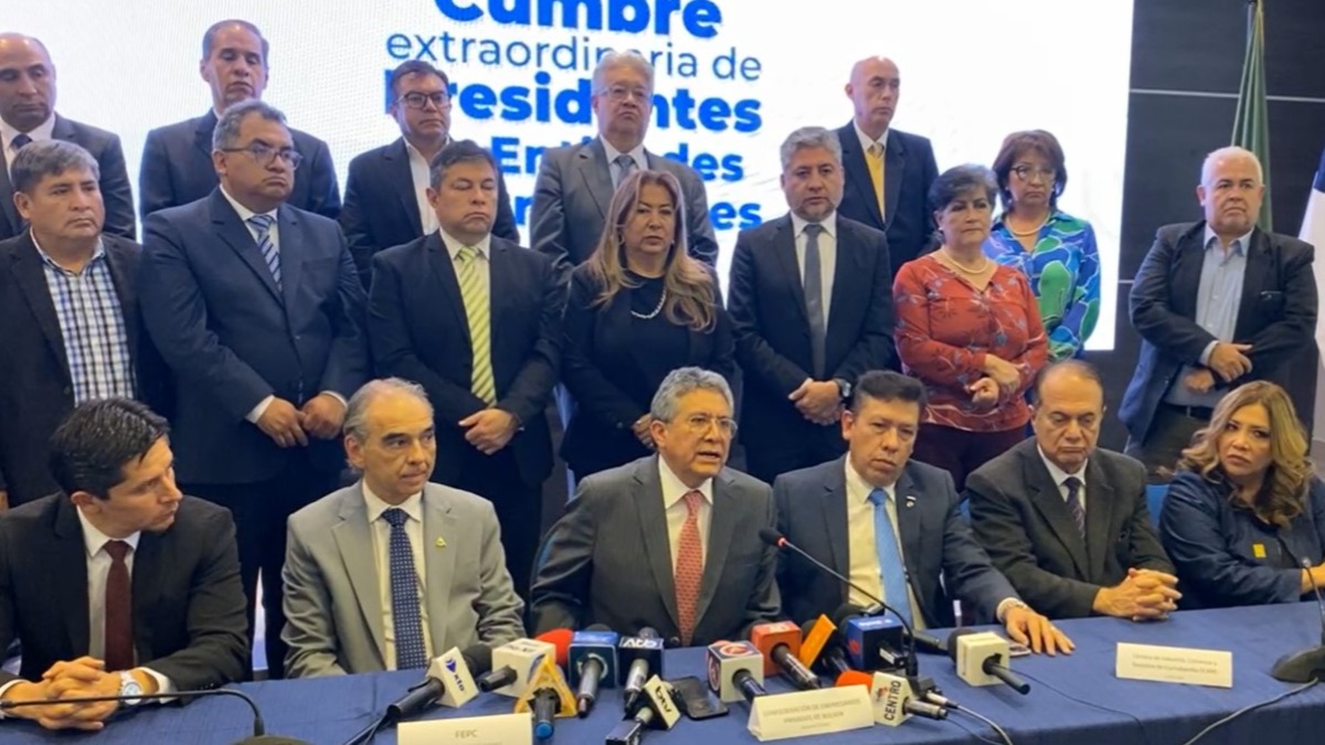 El directorio de la CEPB en rueda de prensa.