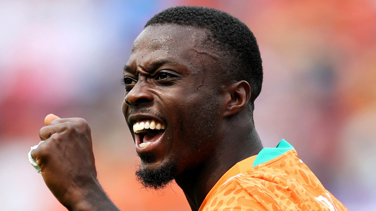El marfileño Nicolas Pépé celebra el doblete para la victoria de su selección.   Foto: FIFA