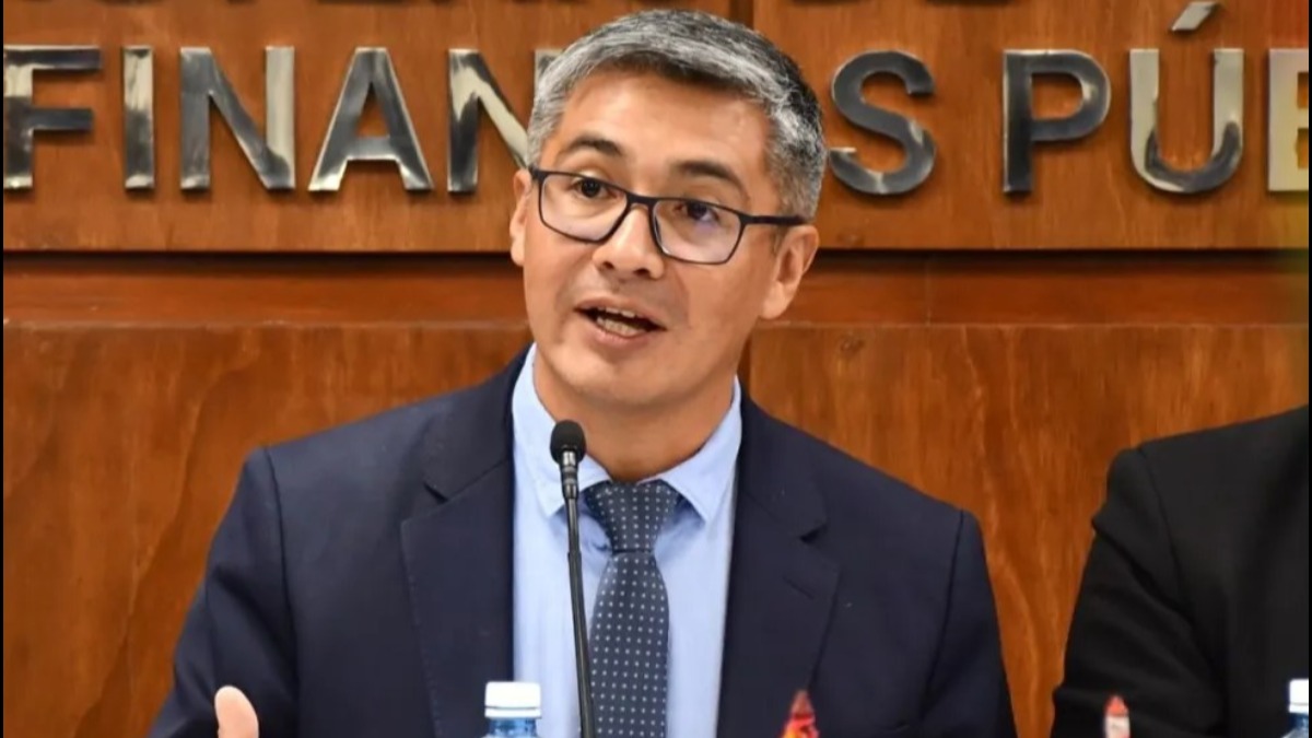 El ministro de Economía y Finanzas, José Gabriel Espinoza.