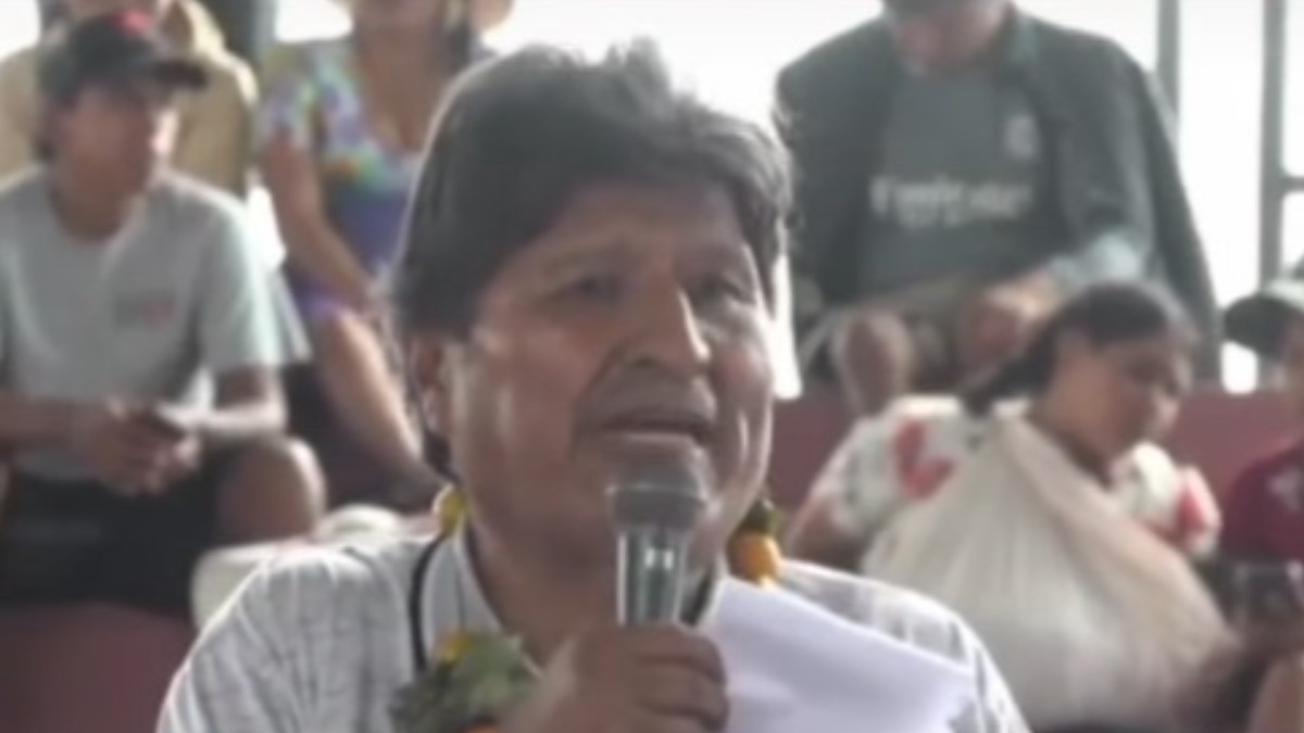 Evo Morales en una asamblea en Shinaota.