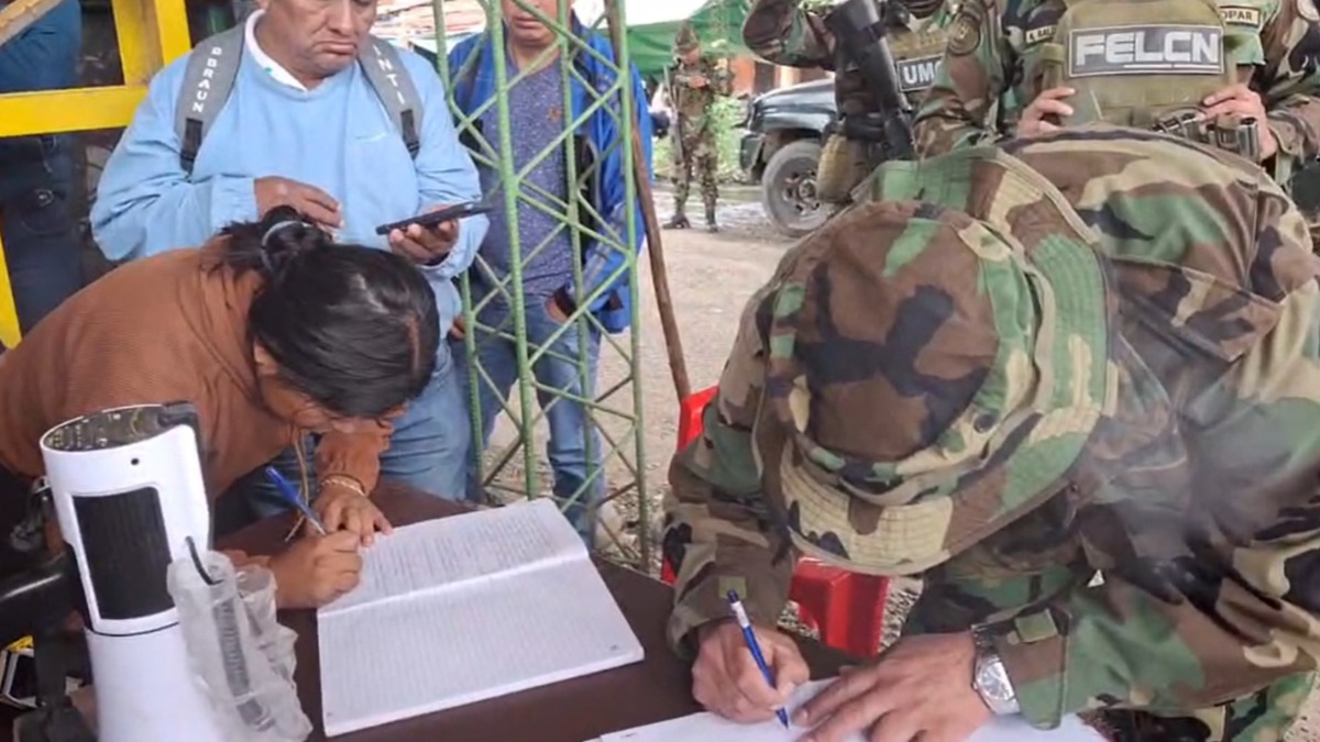 Firma de un acta de entendimiento para que la Policía reanude los controles antidroga en el Trópico de Cochabamba