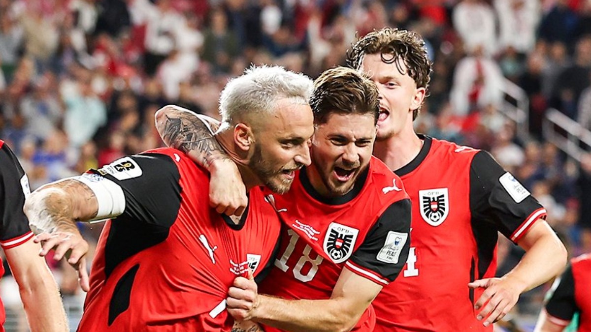 Jugadores de Austria celebran uno de los goles para su victoria.