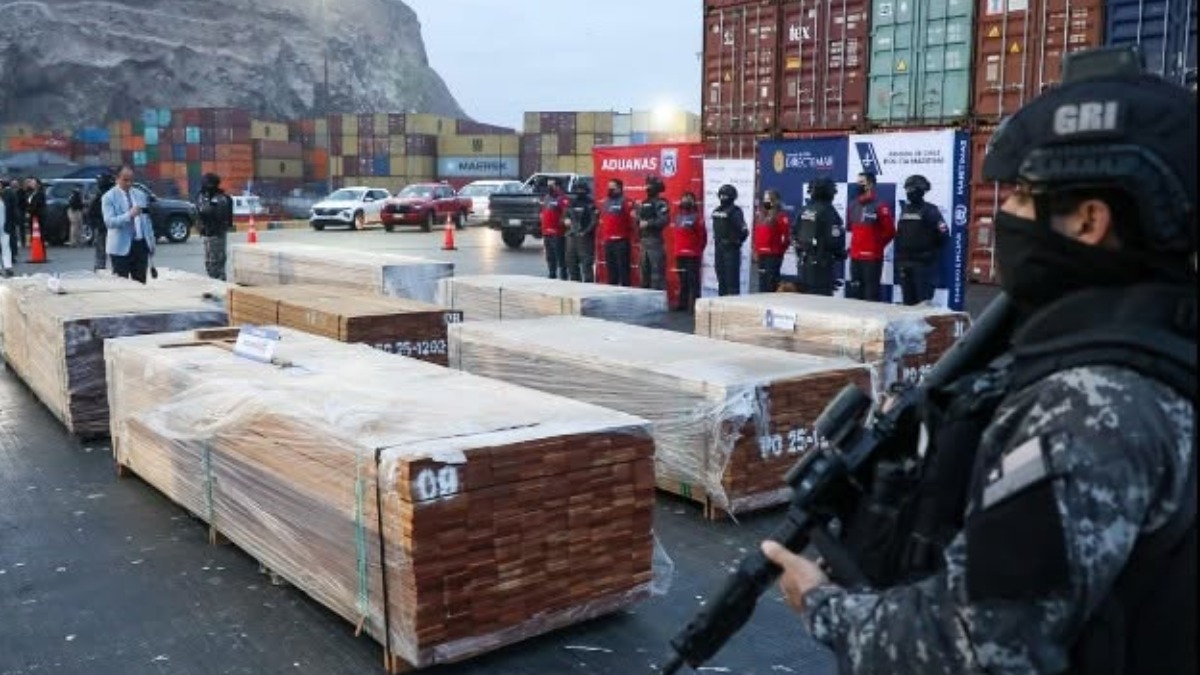 Los agentes de Chile incautaron  108 toneladas de droga camuflada en madera Foto: Internet